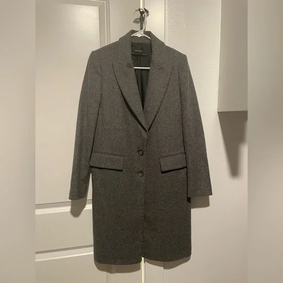 woman’s coat - Picture 1 of 3